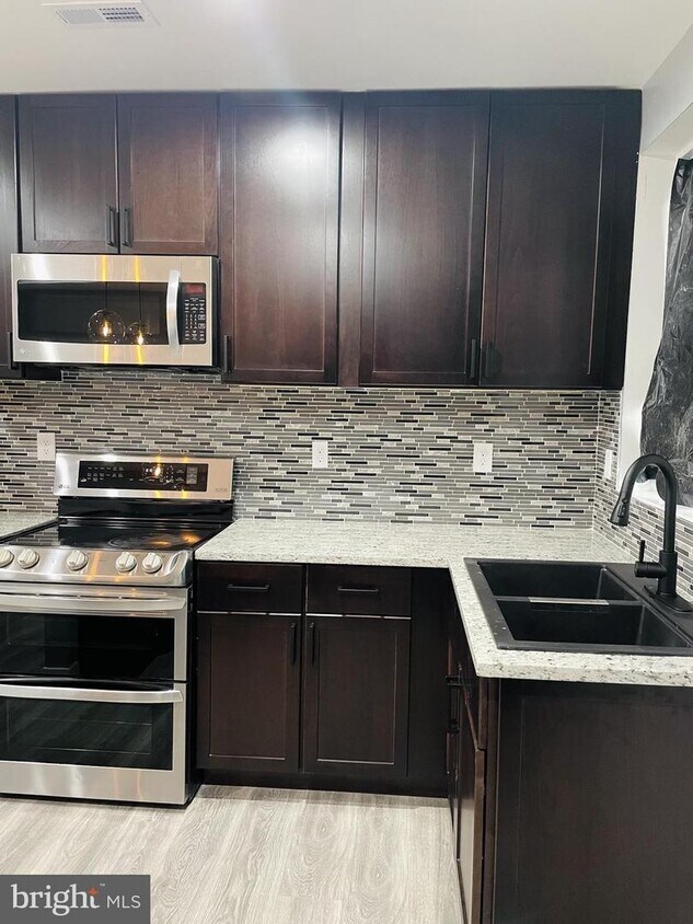 Foto principal - 910 N Streeper St