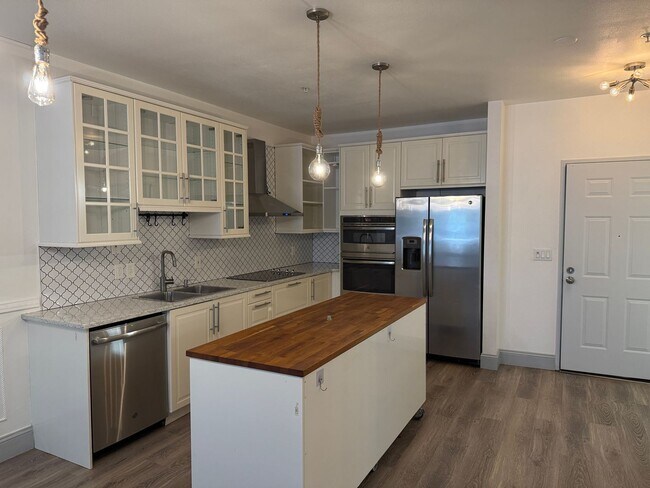 Foto del edificio - Modern Downtown San Jose Condo