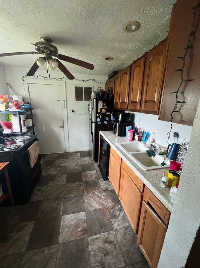 Building Photo - Close to McGalliard