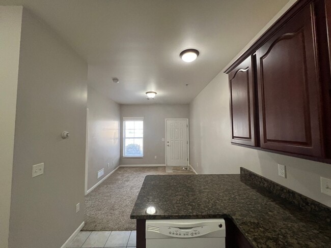 Foto del edificio - Pre-Leasing for 26/27 School Year