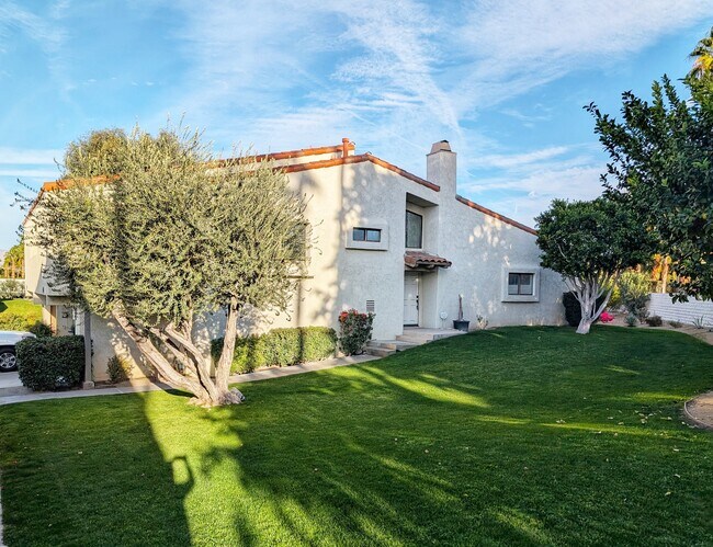Casa adosada con entrada privada - 45390 Driftwood Dr