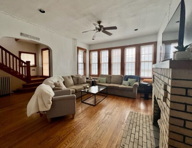 Foto del edificio - Pre-Leasing for 24/25 School Year!