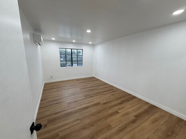 Foto del edificio - 18530 Hatteras St