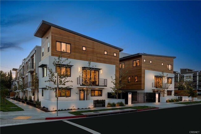 Building Photo - 5937 Pickford St