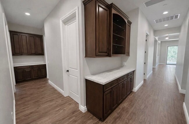 Building Photo - GORGEOUS HOME 4 BR, 4 1/2 BA, 3 CAR GARAGE & RV PARKING!