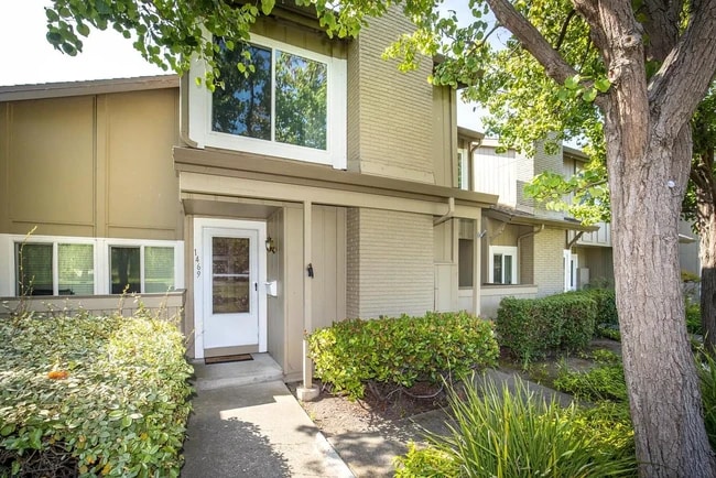 Building Photo - 1469 Marlin Ave