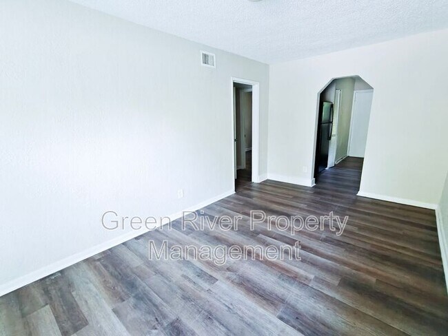 Foto del edificio - 2831 W 6th St