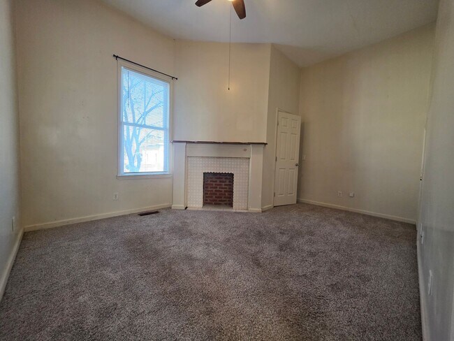 Foto del edificio - 1102 E 33rd St