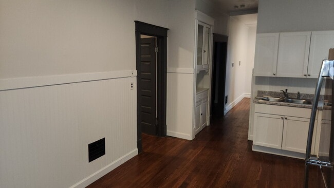 Building Photo - Elegant 2-Bedroom Duplex in Lively St. Louis Neighborhood.