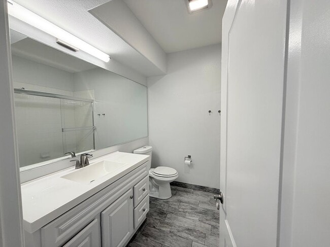 Building Photo - 3401 S Bentley Ave