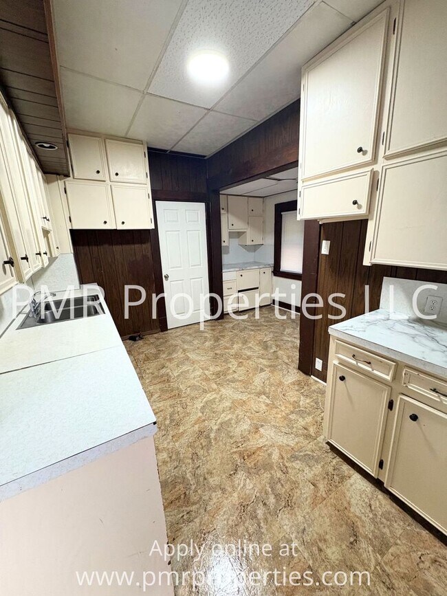 Foto del edificio - 129 E Graham Ave