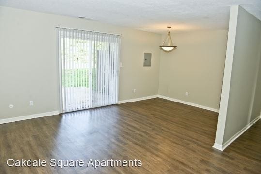 Building Photo - 1 br, 1 bath Apartment - Oakdale Square Ap...