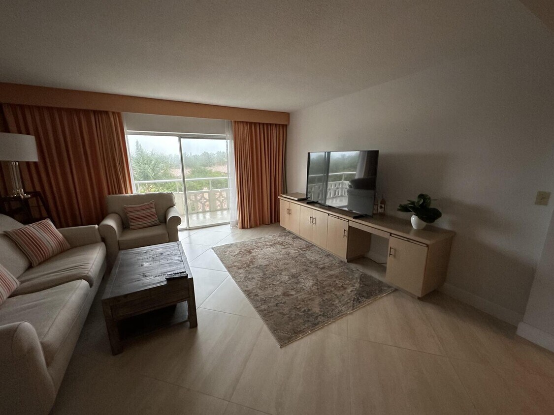 Foto principal - 170 N Ocean Blvd