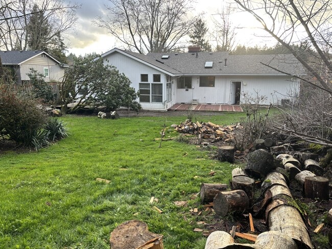 Building Photo - 3215 SW Doschdale Dr