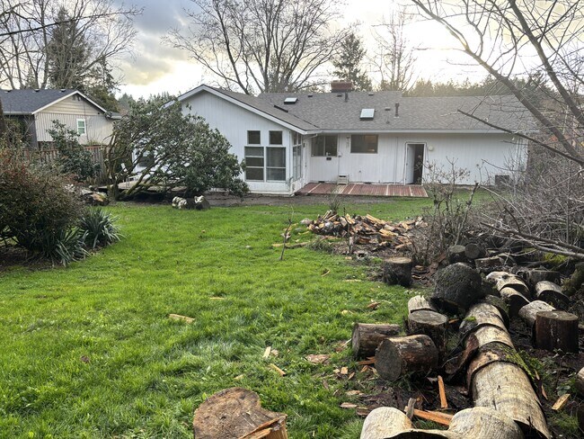 Foto del edificio - 3215 SW Doschdale Dr