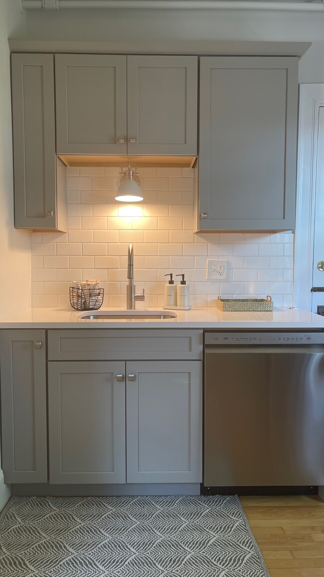Kitchen - 180 High St #51