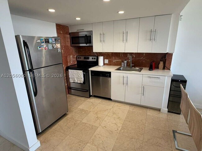 Foto del edificio - 20335 W Country Club Dr
