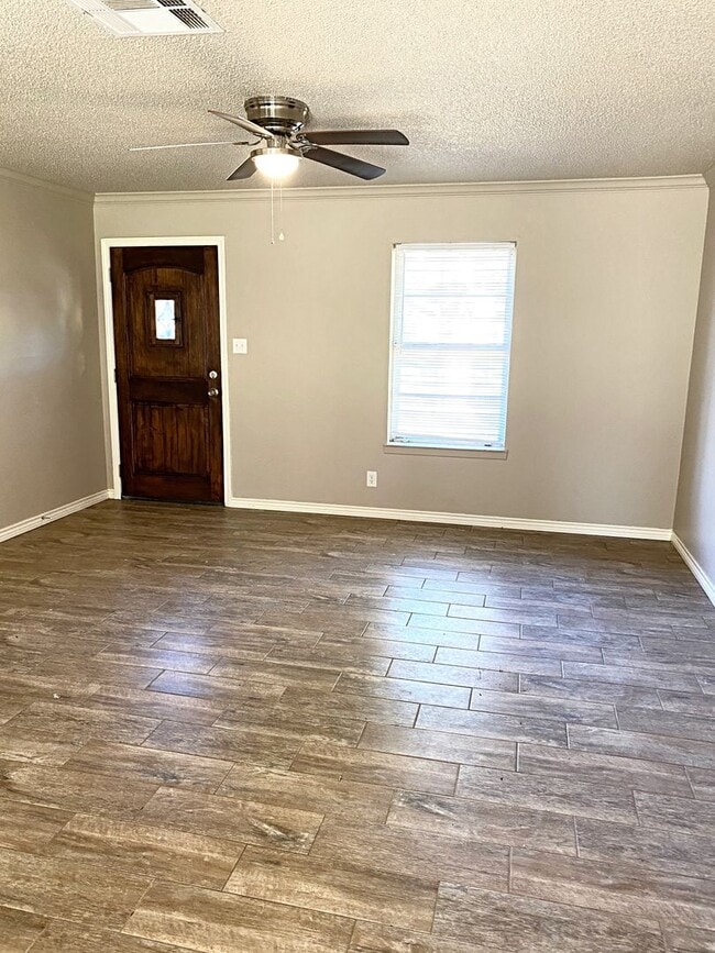 Building Photo - 1090 Timberwood St
