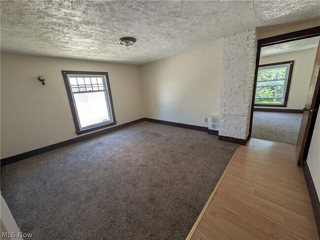 Foto del edificio - 545 W 36th St