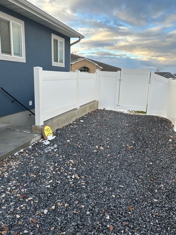 Building Photo - 306 W Royal Land Dr