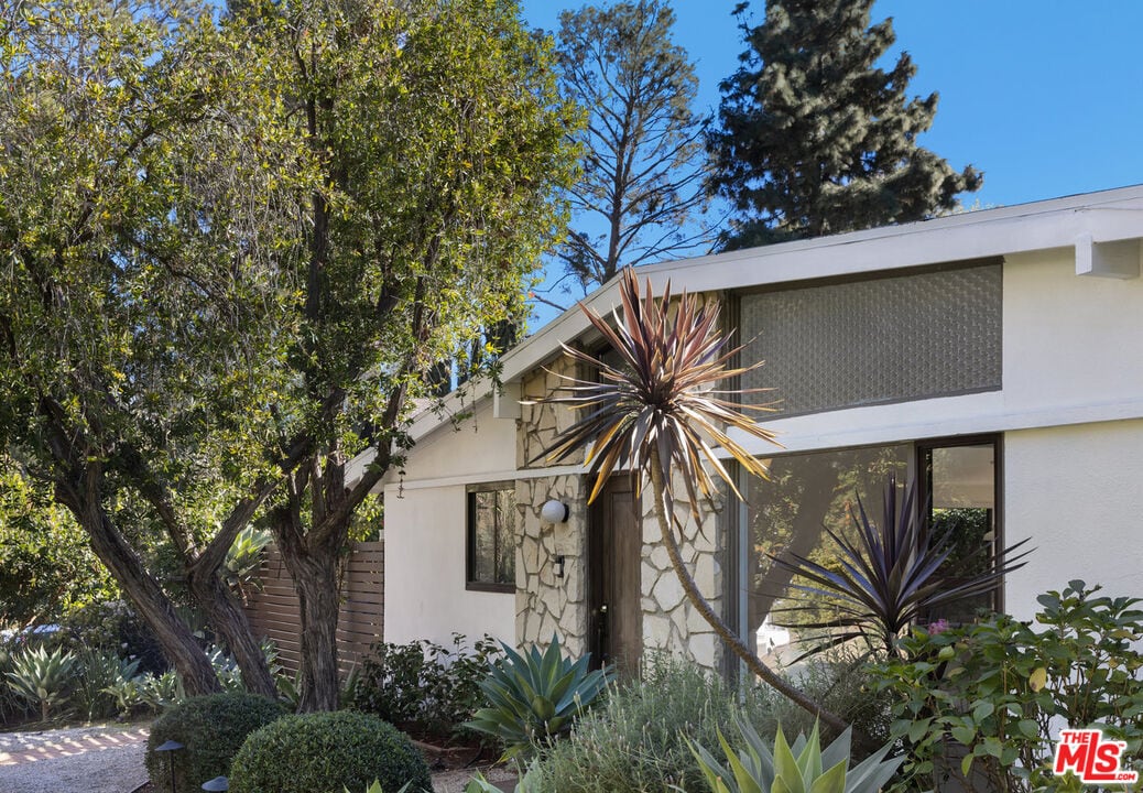 Primary Photo - 7636 Woodrow Wilson Dr