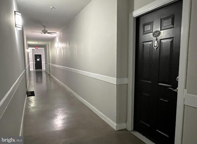 Building Photo - 12953 Centre Park Cir