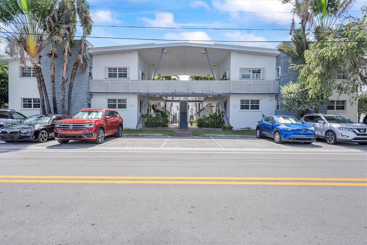 Foto principal - 9745 Bay Harbor Terrace