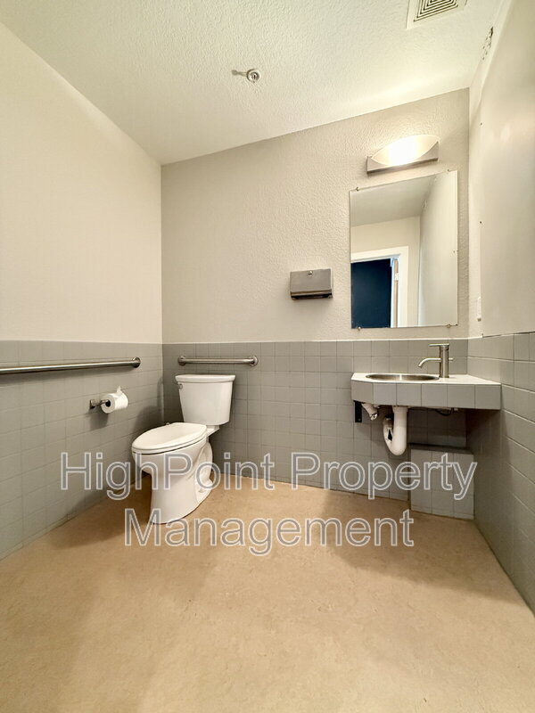 Foto del edificio - 11858 Bradburn Blvd