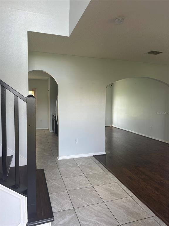 Building Photo - 712 Parrot Ct