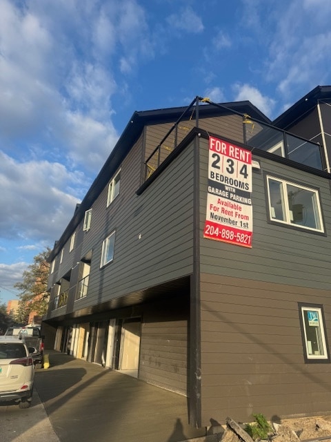 Building Photo - 267 Traverse Av