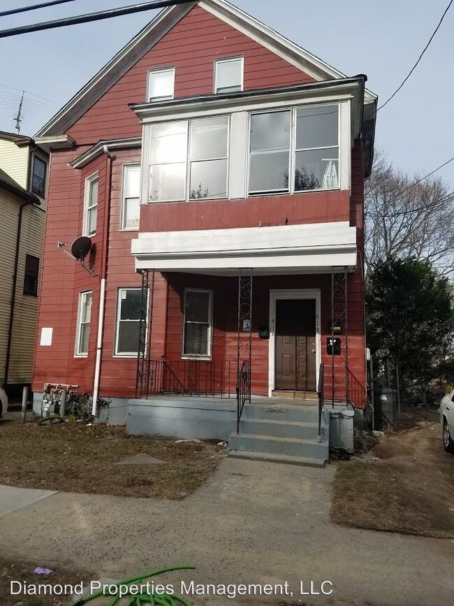 Building Photo - 916 Winchester Ave