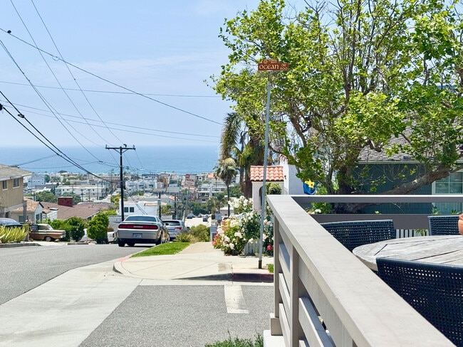 Building Photo - 1001 8th Pl