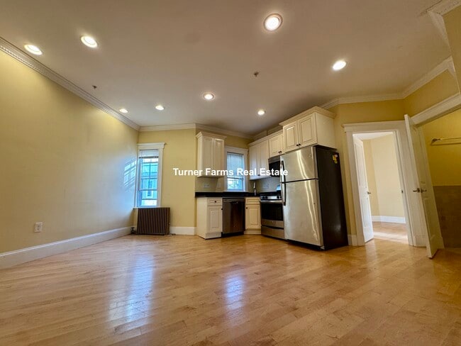 Building Photo - 156 Magazine St