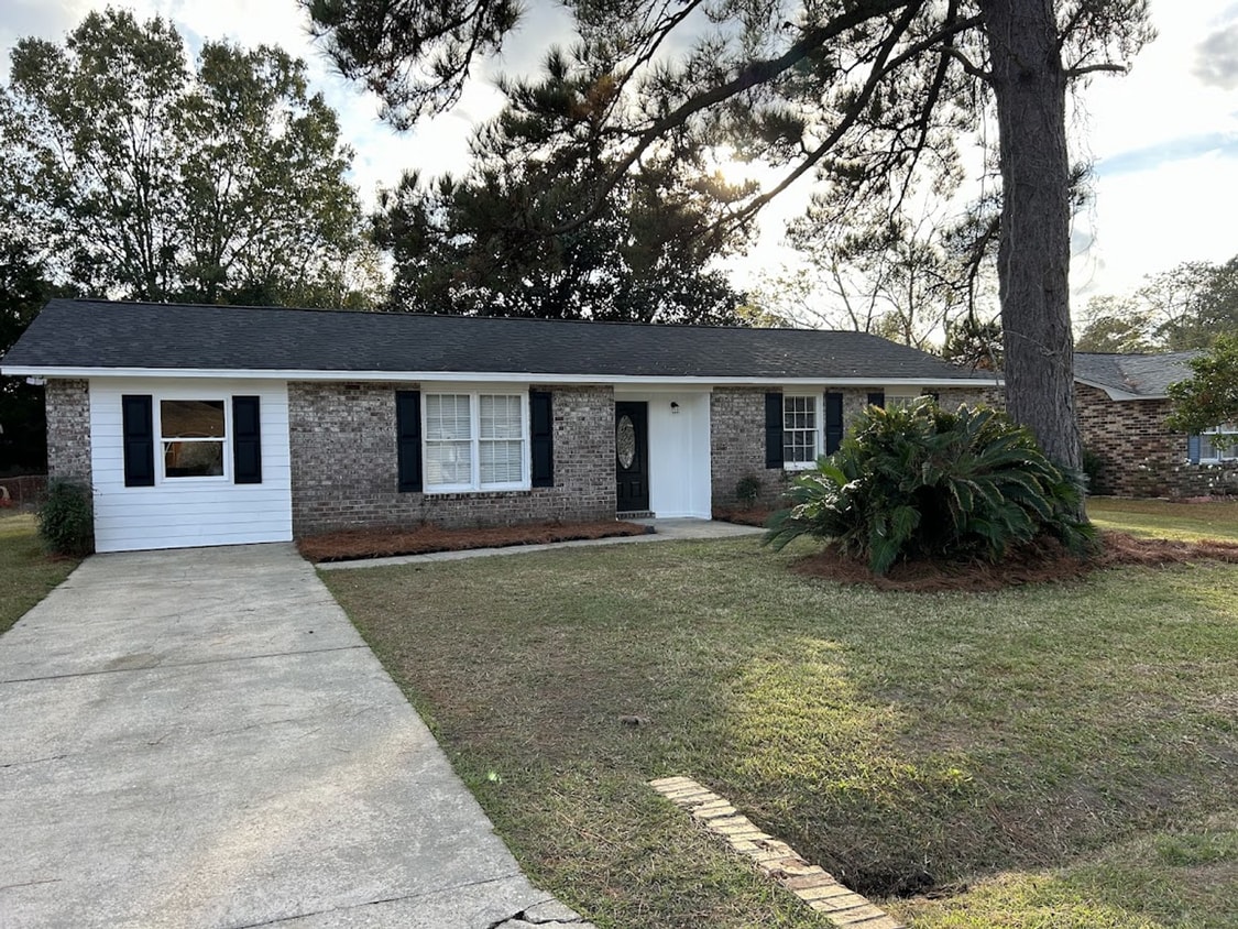 Primary Photo - Fully Renovated North Charleston Home