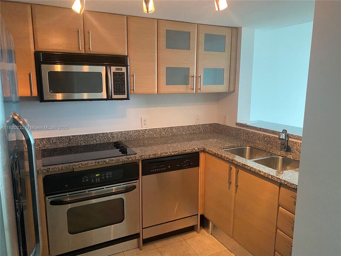 Primary Photo - 2101 Brickell Ave