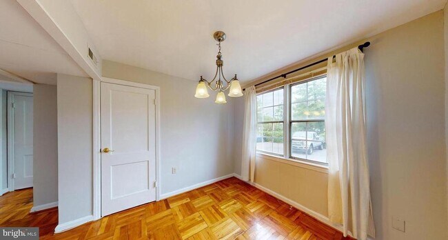 Foto del edificio - 6512 Potomac Ave