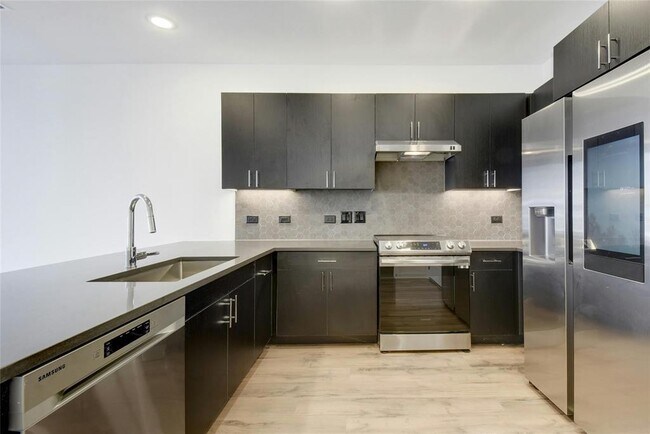 Foto del edificio - 4801 Springdale Rd