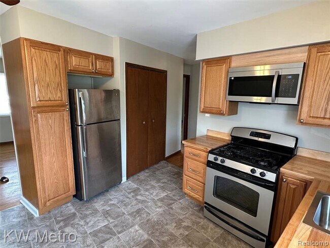 Foto del edificio - 21706 E 11 Mile Rd