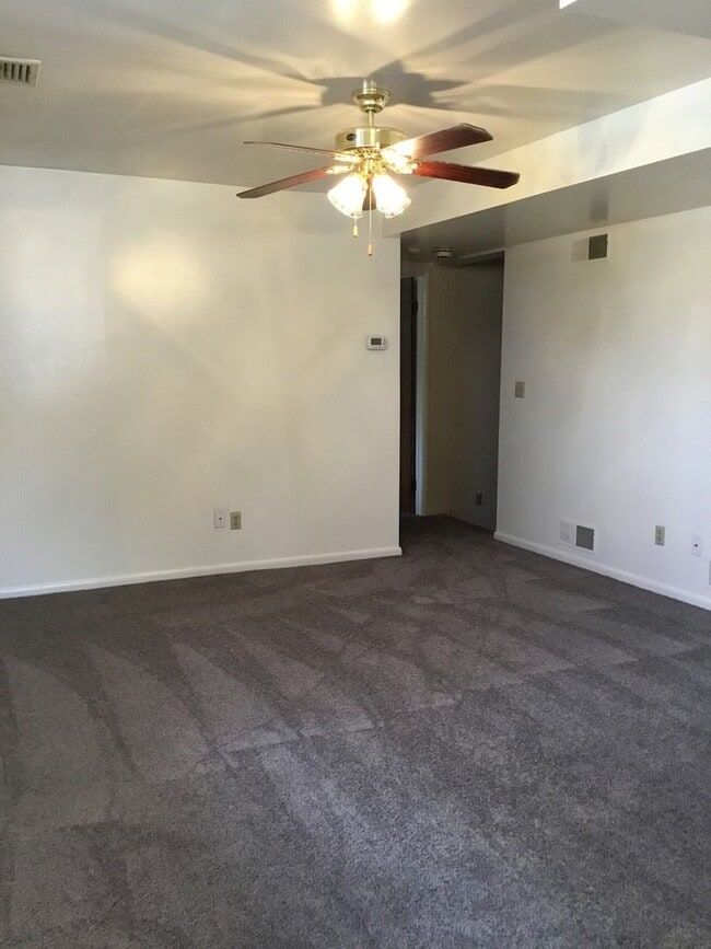 Building Photo - 153 E High St