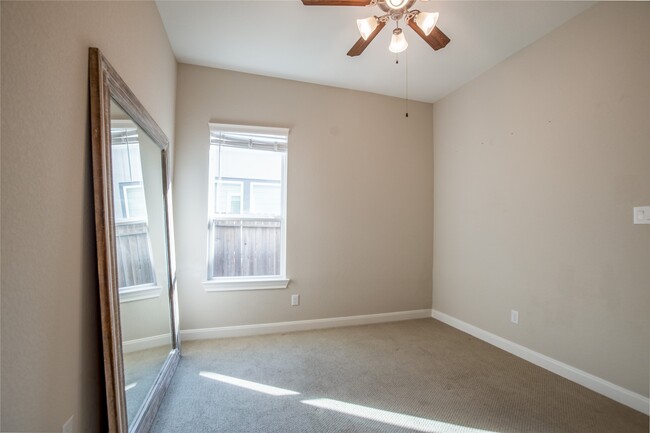 Foto del edificio - 10013 Granary Dr