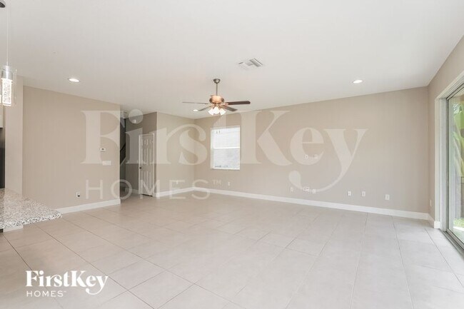 Foto del edificio - 7512 Lantern Park Ave