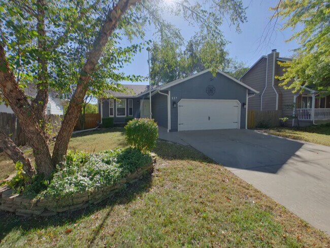 Building Photo - 3 Bedroom Home