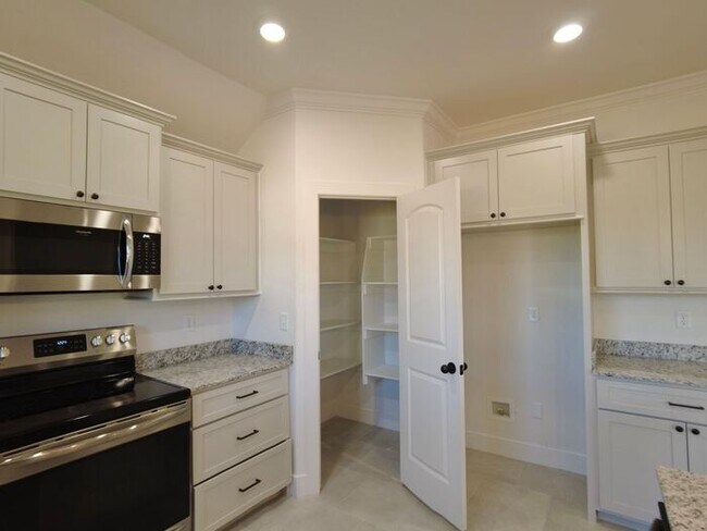 Building Photo - Siloam Springs- Single-Family Home- Beauti...