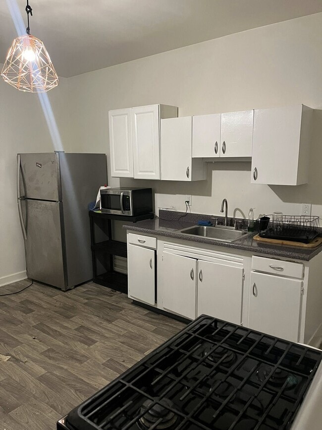 Building Photo - 321 Walter St