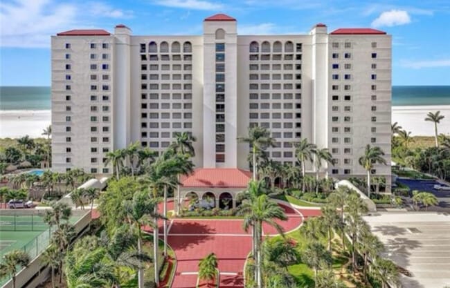 Foto del edificio - 100 N Collier Blvd