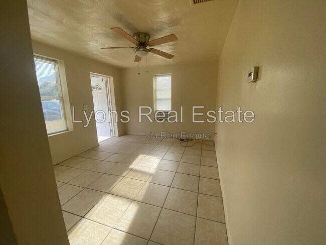 Foto del edificio - 8110 Howell Ave