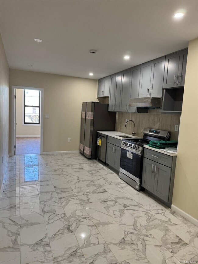 Foto del edificio - 224-23 57th Ave.