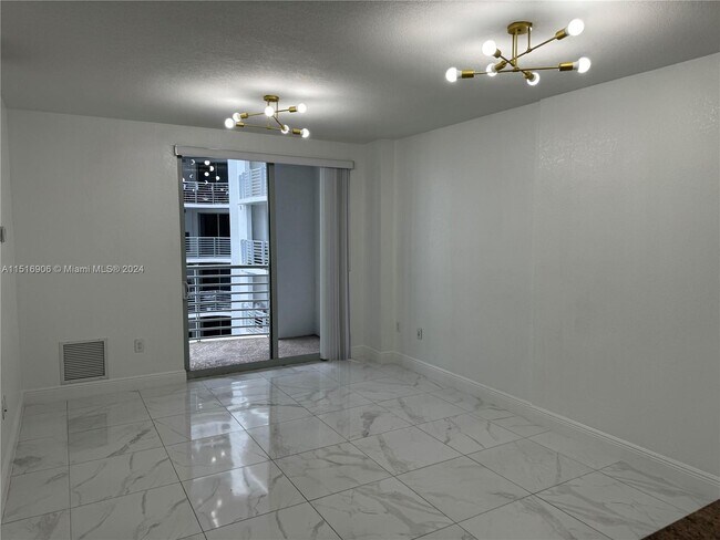 Foto del edificio - 1830 Radius Dr