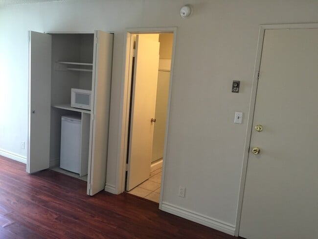 Building Photo - Casablanca West Apartments