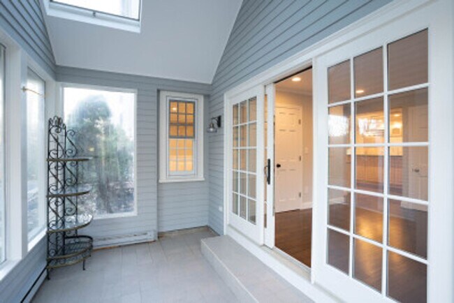Foto del edificio - Luxury Single Family in Newton - Free Rent Through September
